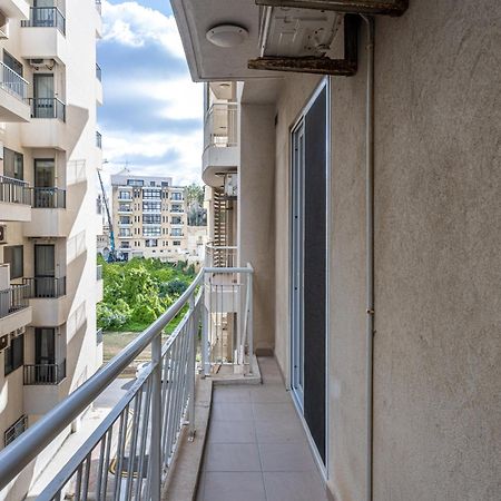 St Julians - Balluta 2 bedroom apartment Saint Julian's Bagian luar foto