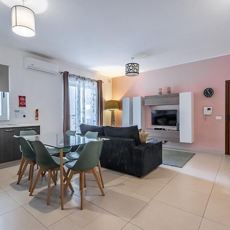 St Julians - Balluta 2 bedroom apartment Saint Julian's Bagian luar foto