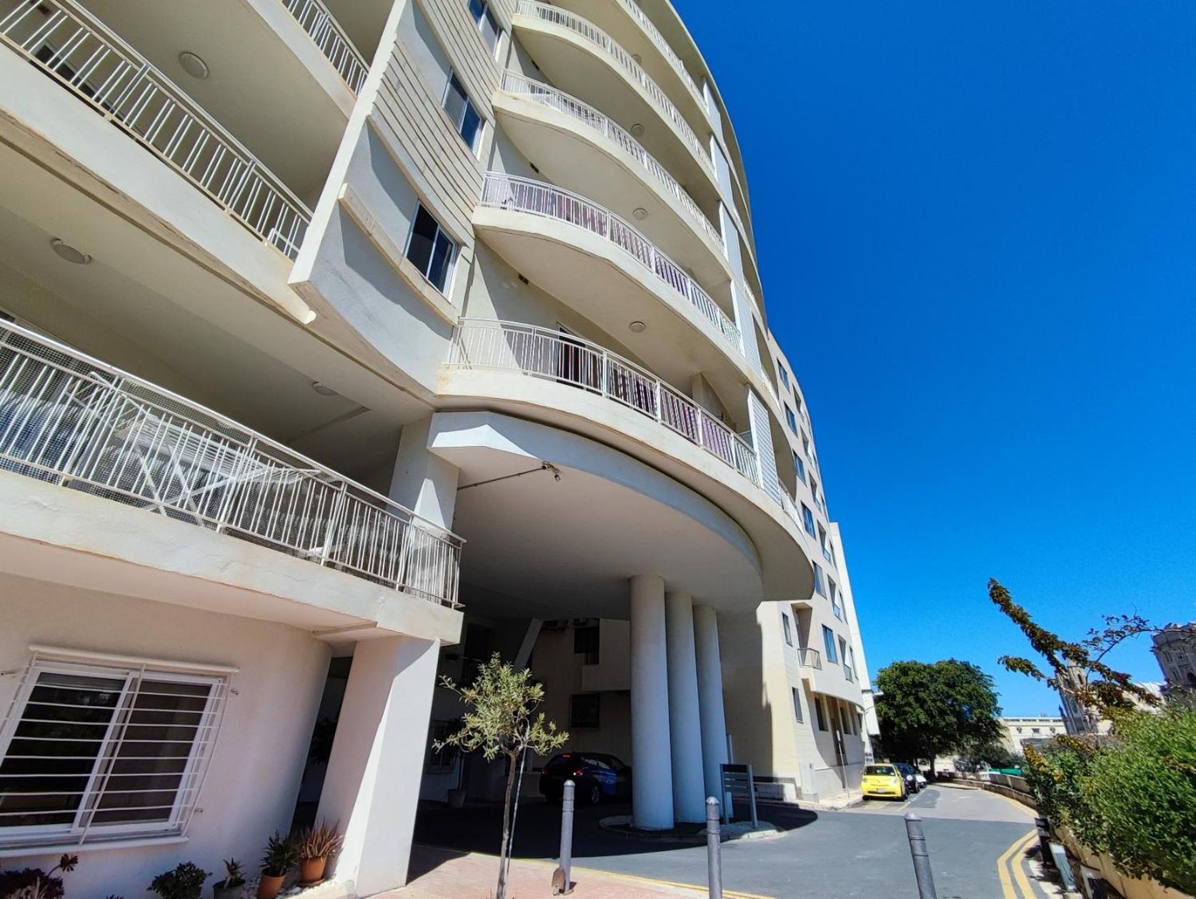 St Julians - Balluta 2 bedroom apartment Saint Julian's Bagian luar foto