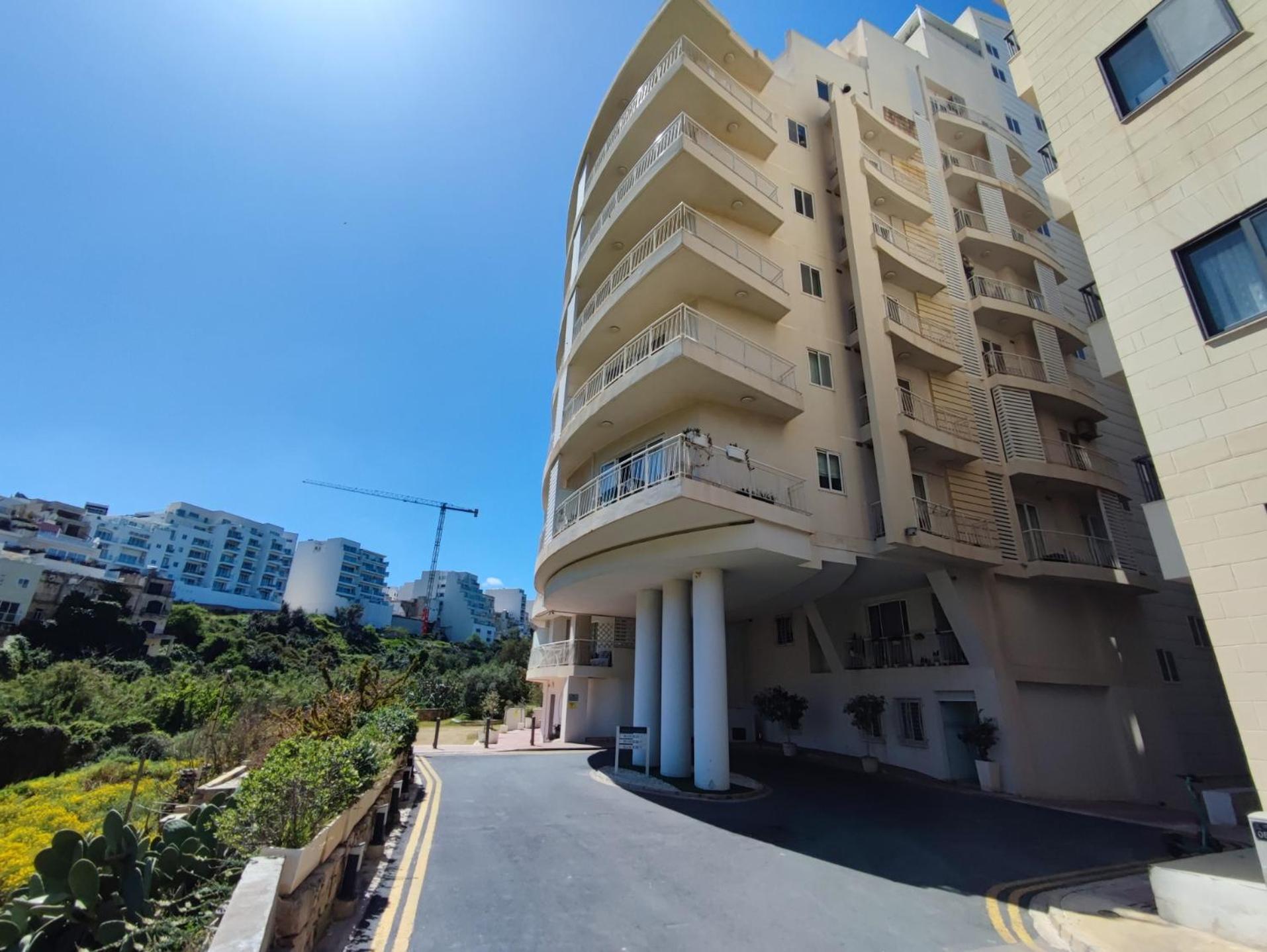 St Julians - Balluta 2 bedroom apartment Saint Julian's Bagian luar foto